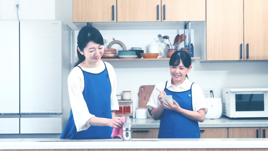 座学・接客・技術の総合的研究所で研修を実施。